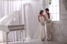 淡暖色系，Photoshop给室内婚纱照片添加韩系淡暖色的方法