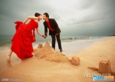 Photoshop打造漂亮的蓝红海景婚片