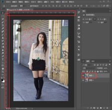 使用Photoshop给美女照片拉出大长腿的两种方法